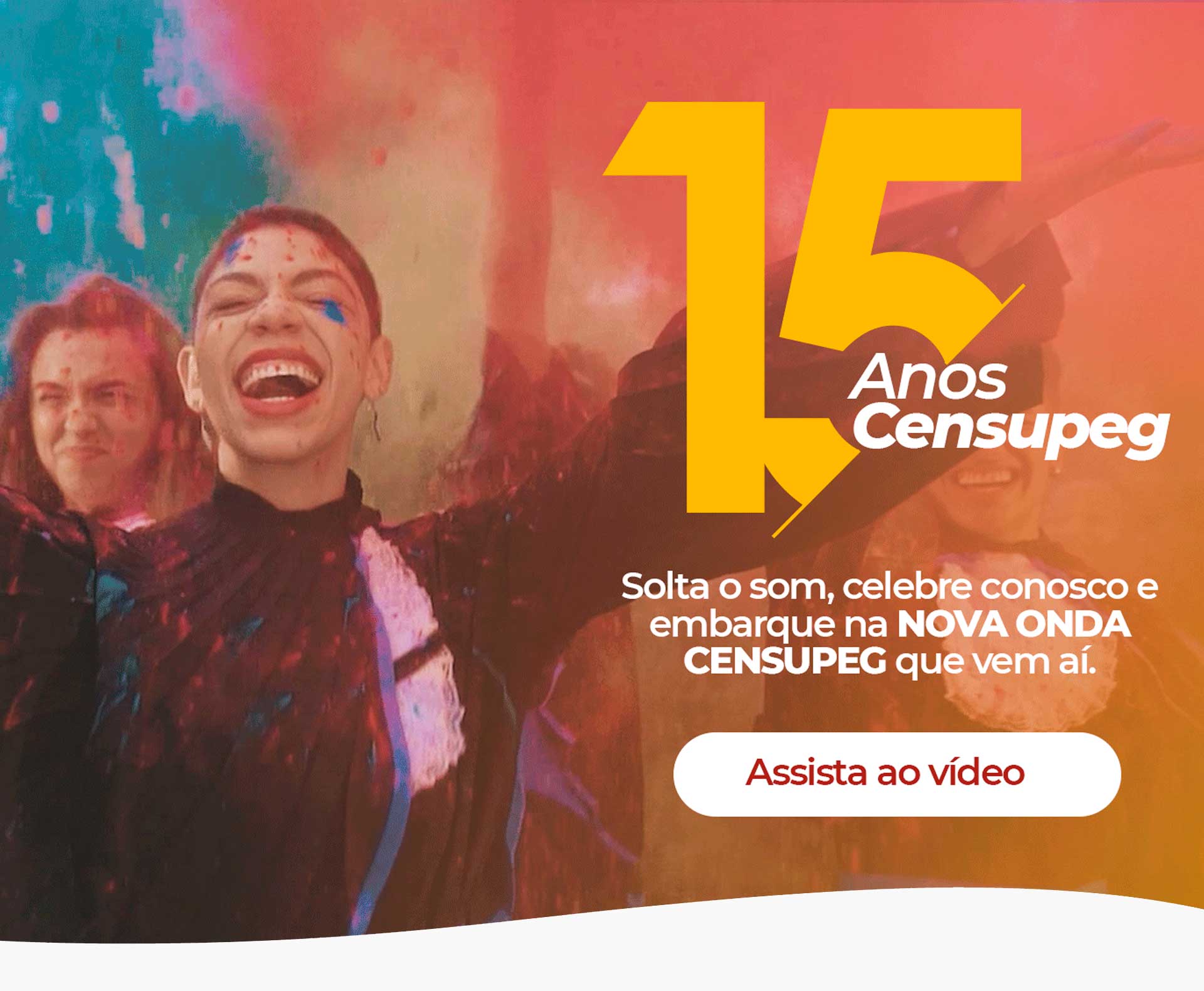Banner com mulher se formando e de braços abertos e texto referente aos 15 anos do Censupeg.