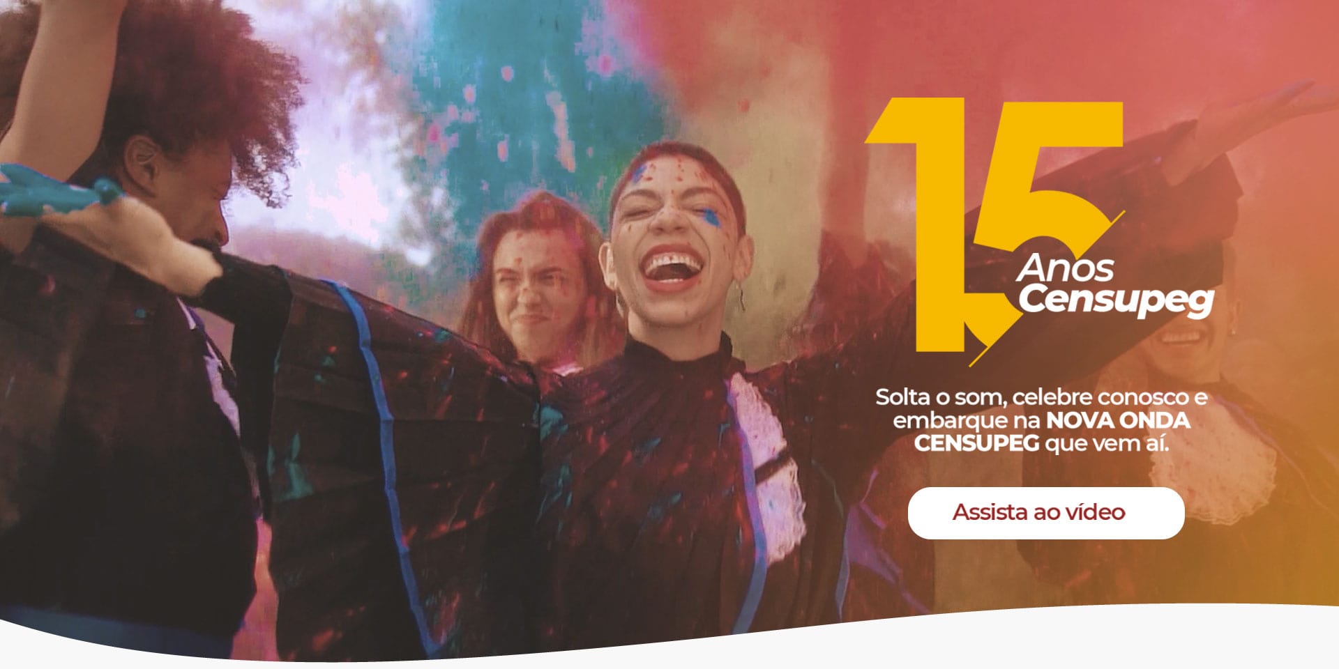Banner com mulher se formando e de braços abertos e texto referente aos 15 anos do Censupeg.