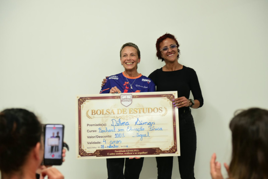 Débora Simas, recordista mundial de corrida em esteira, palestra na CENSUPEG e ganha bolsa integral em Educação Física
